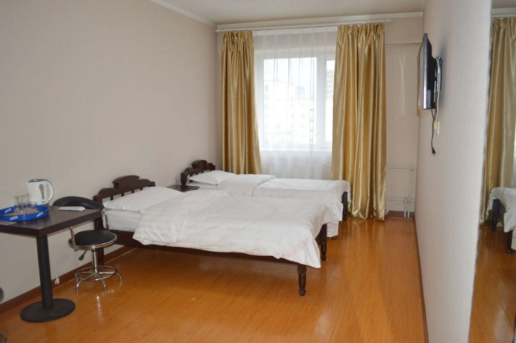 Land Hotel