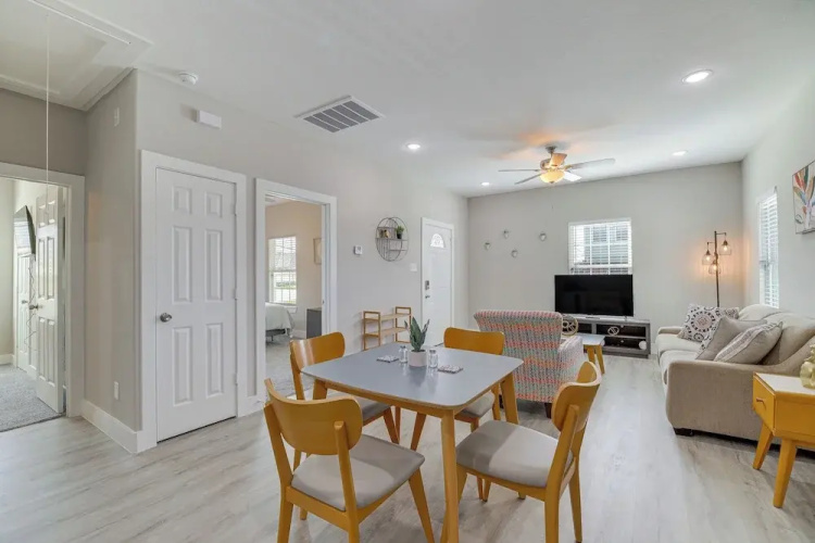 Easy Interstate Access: Quiet Houston Home!