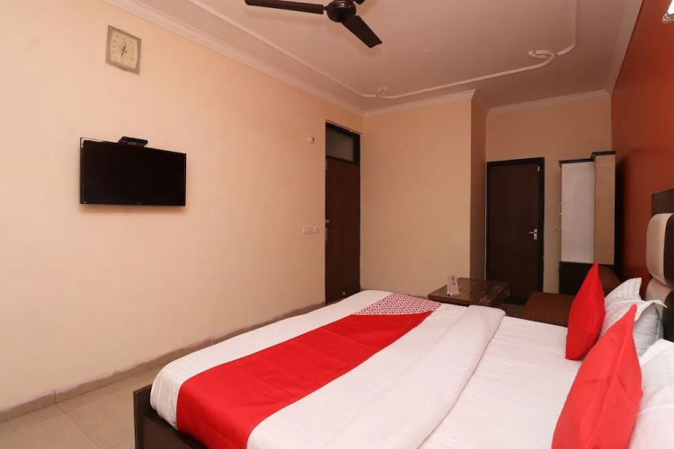OYO 35663 Mayank Palace