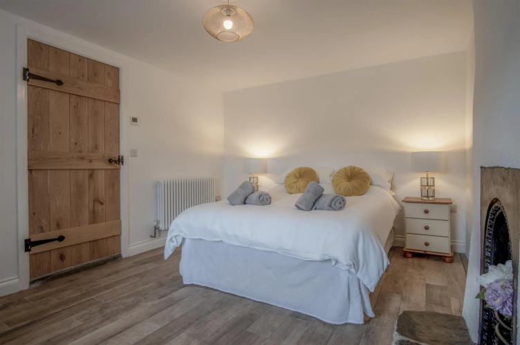 Brook Cottage - 6 Bedroom Cottage - Dale