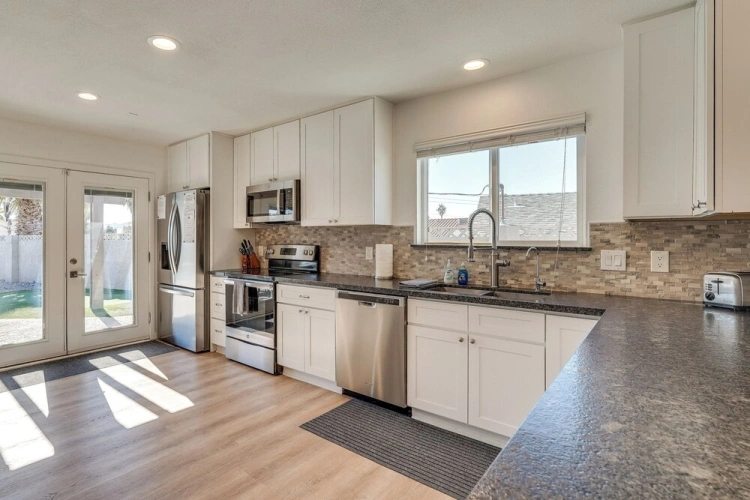 4 Bedrooms Cottage