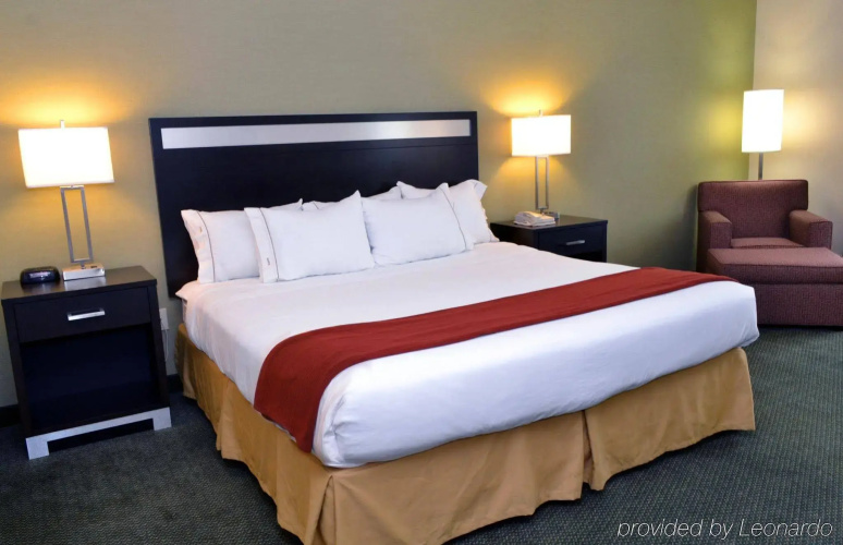 Holiday Inn Express & Suites Center Township by IHG