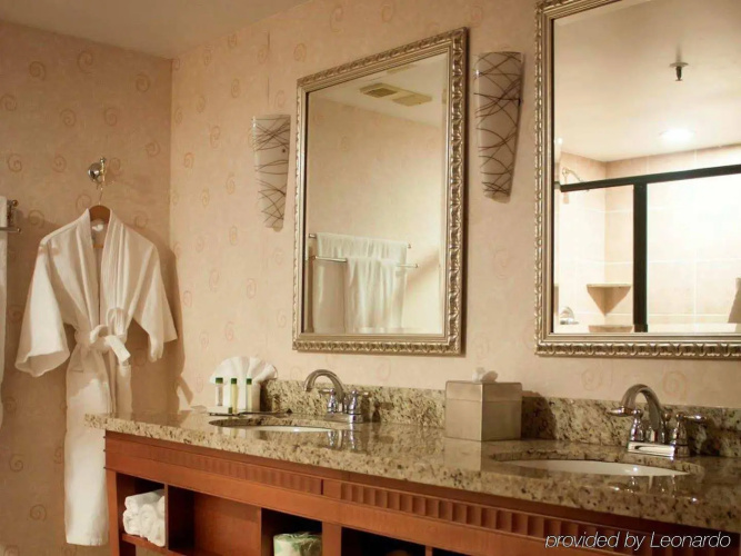 DoubleTree Suites by Hilton Hotel Seattle Airport - Southctr photo 35