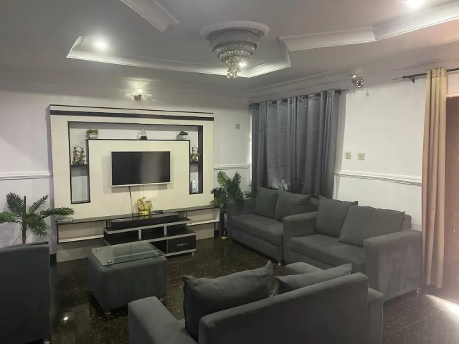 3 Bedrooms Apartment