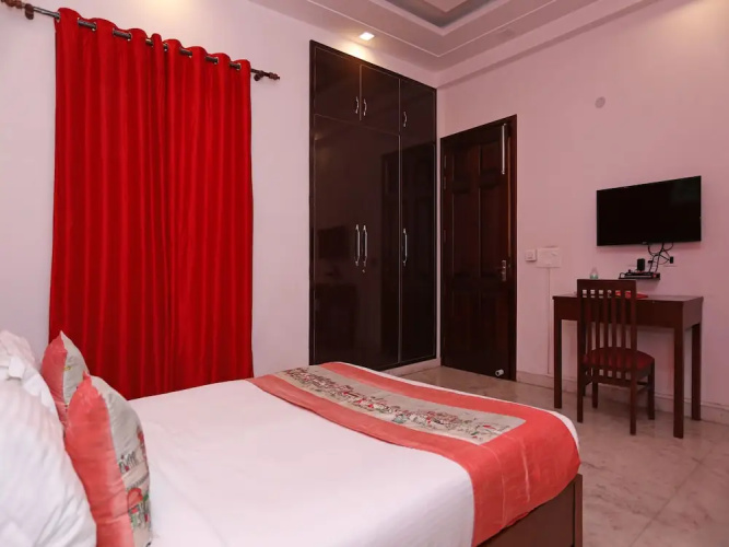 OYO Flagship 136 Sector 45 Noida
