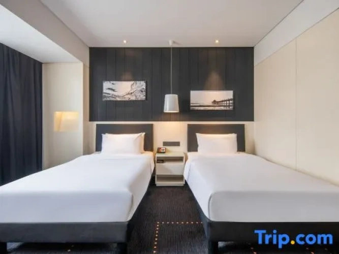Standard Twin room with view