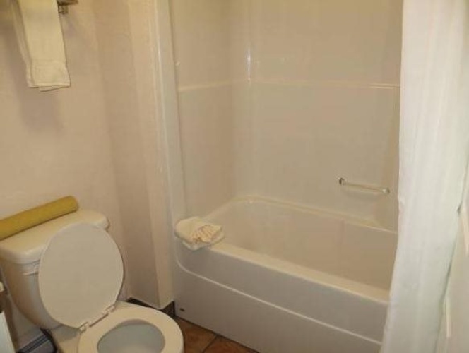 Shoreside Inn & Suites photo 9
