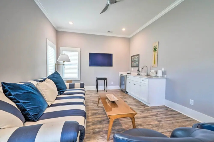 Bright Coastal Abode With Porch & Beach Access!