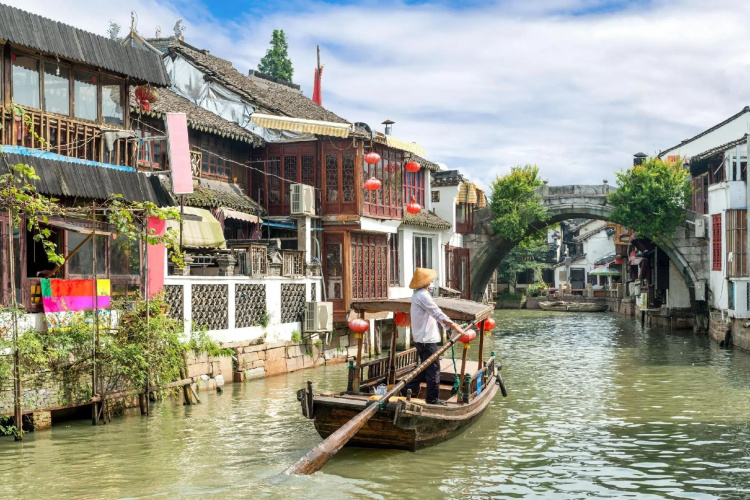 Aiyi Shishang Hotel