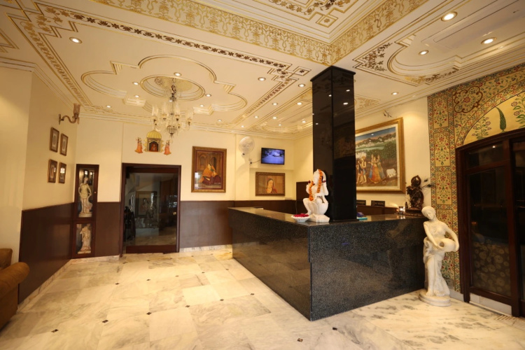 Hotel Aashish
