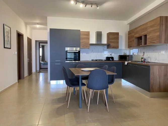3 Bedrooms Apartment
