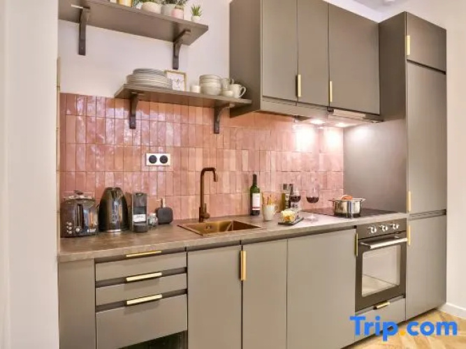 NEW! Eiffel Tour Splendid 2BR apt in Paris