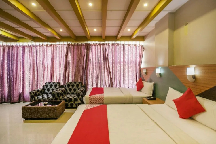 Oyo 436 Emirates Suites