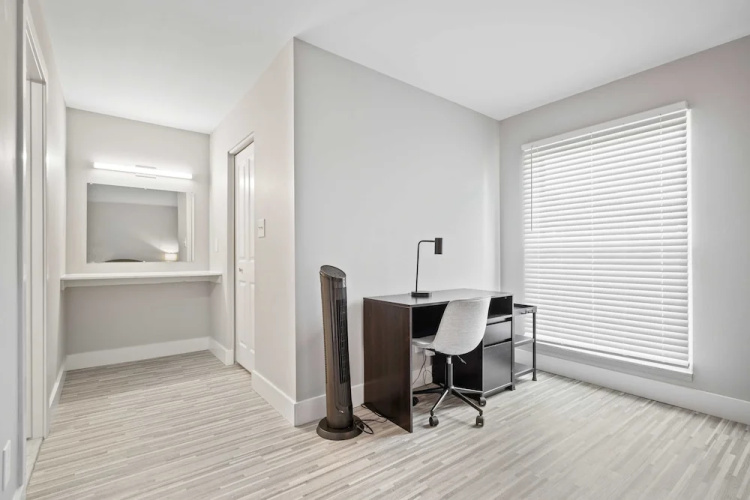 2-bedroom Spacious Stay