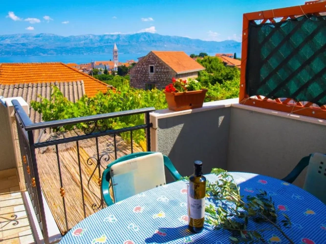 2 Bedrooms Apartment with balcony and with sea view