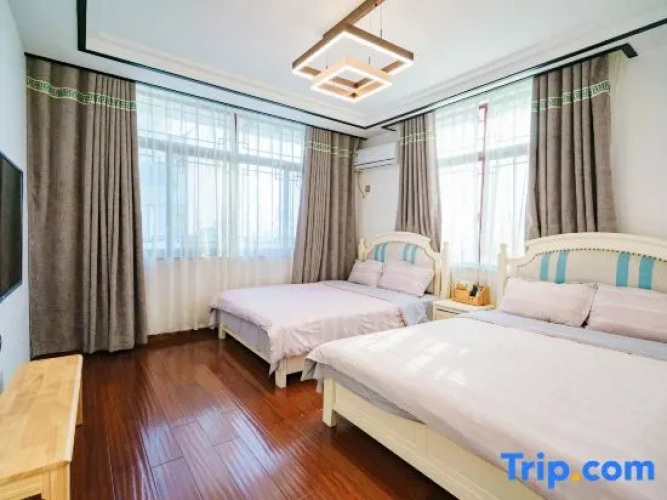 Standard Twin room with lake view