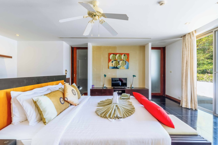 Seaview Own Pool Full-Time Maid V302