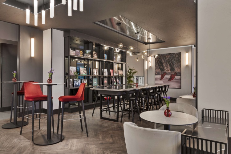 Radisson Red London Heathrow photo 33