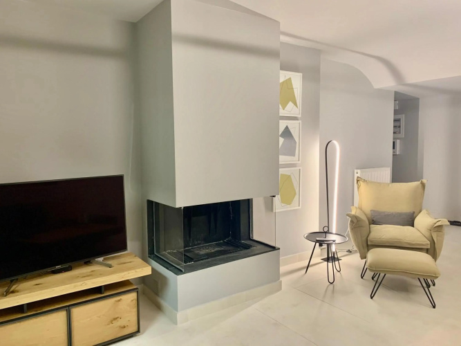Fab New Flat in Central Athens w/ Acropolis Views