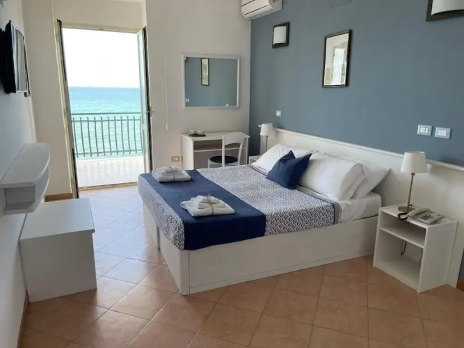 Standard Quadruple room with sea view