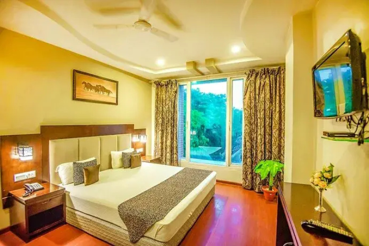 Fabhotel Gold Leaf I