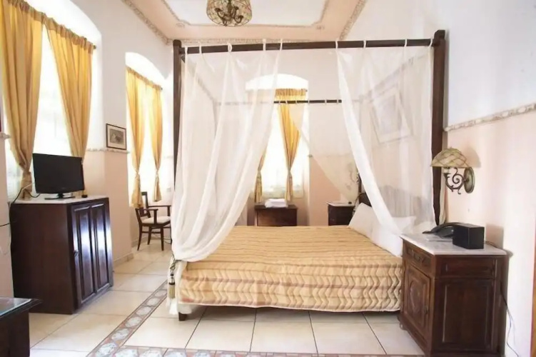Monte Kristo Hotel