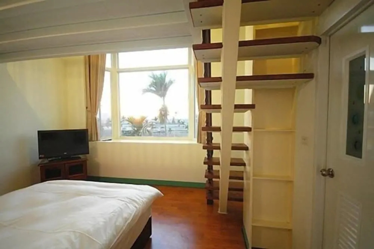 Warm House Hostel