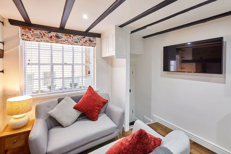 Host Stay Thimble Cottage