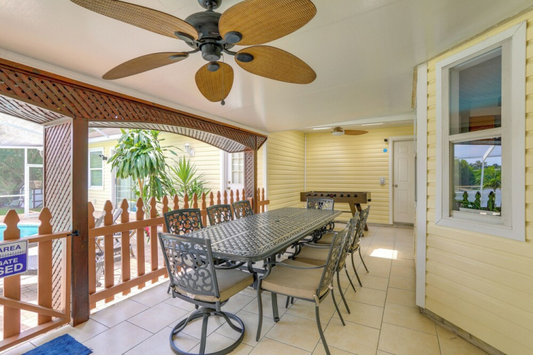 4 Mi to Beaches: Alluring Largo Hideaway!