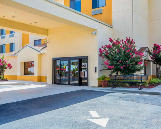 Days Inn By Wyndham Mcdonough - McDonough, GA