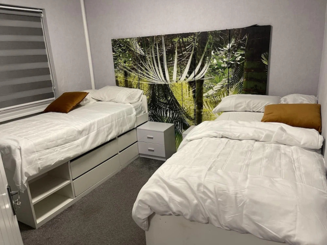 3 Bed House - Sleeps 6 With Free Parking