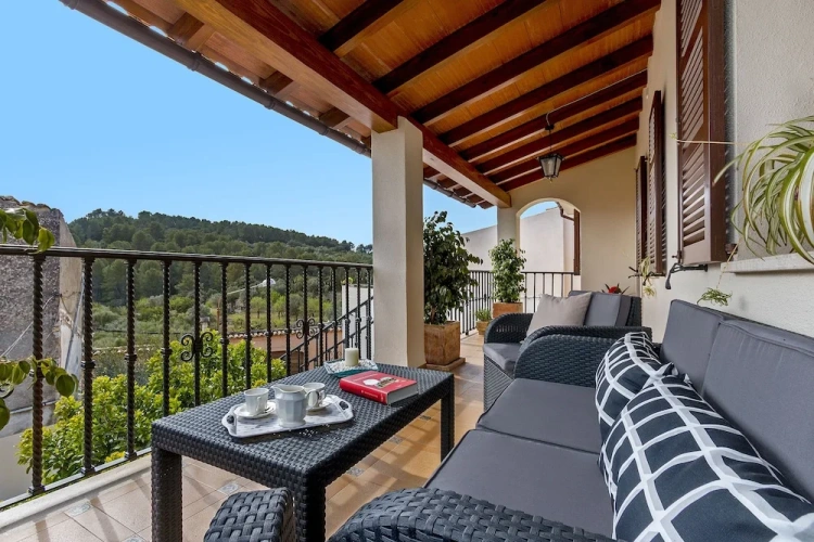 4 Bedrooms Apartment