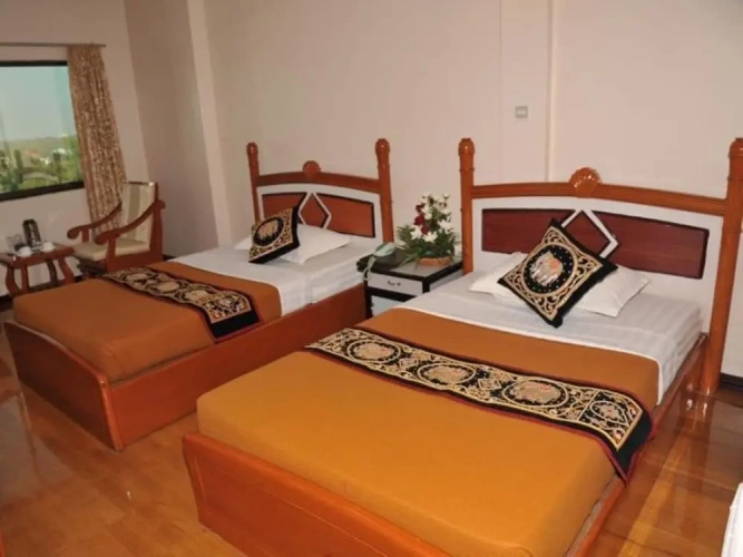 Standard Triple room