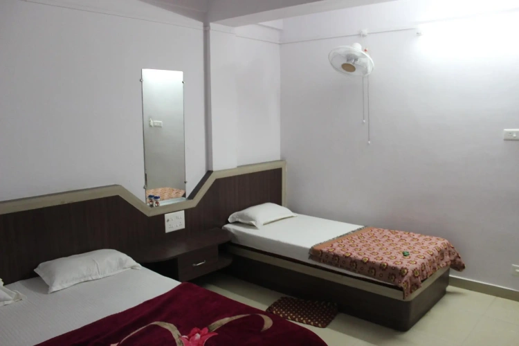 Standard Triple room