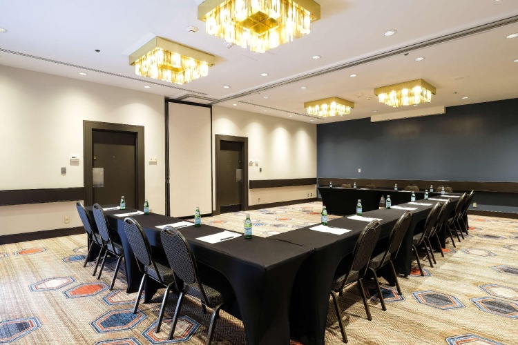 DoubleTree by Hilton Hotel Libertyville - Mundelein photo 18