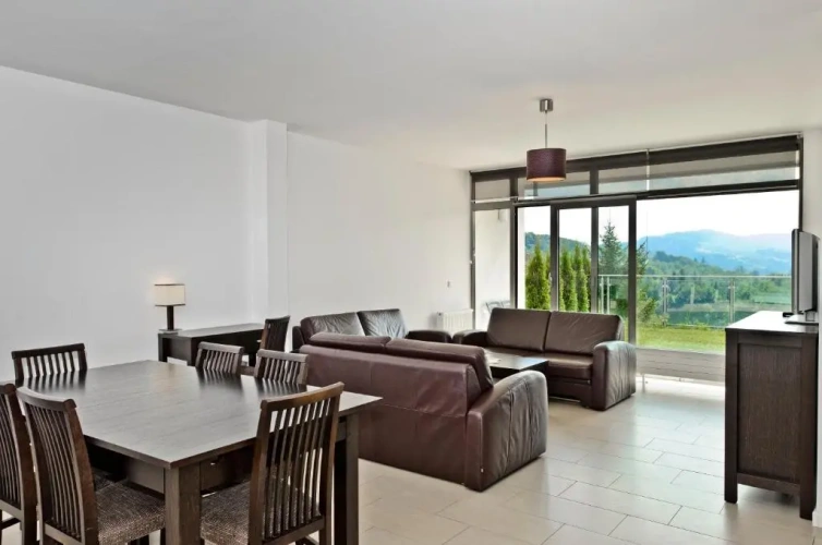 2 Bedrooms Apartment