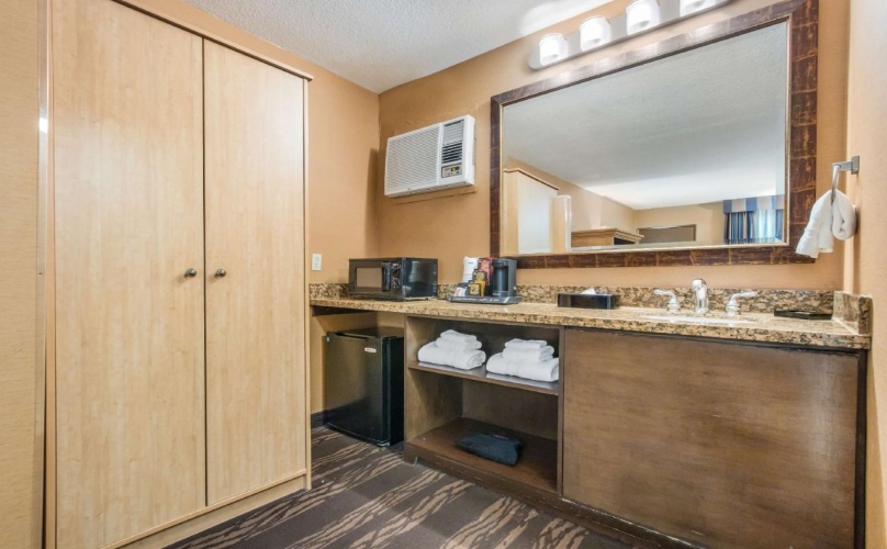 Best Western Plus Stovall's Inn photo 41