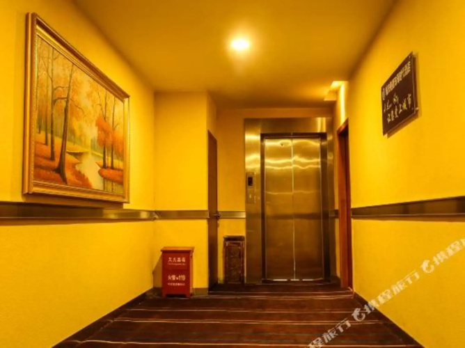 haluoqing Hotel(哈啰轻酒店（珠海柠溪路妇幼医院店）)