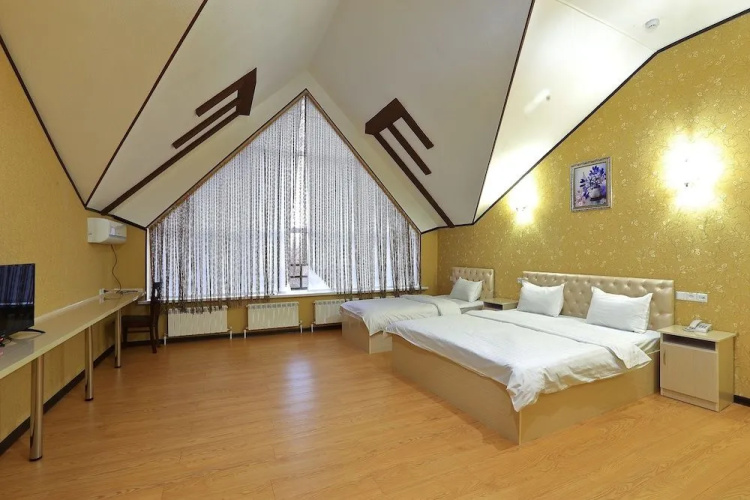 Hotel Seven Seasons