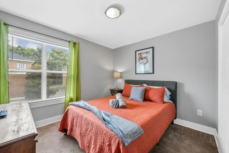 2 Bedrooms Apartment