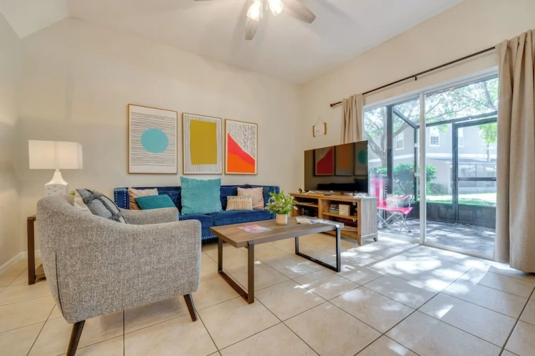 4 Bedrooms Apartment