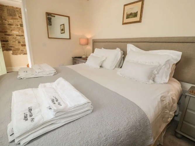 2 Bedrooms Quadruple Cottage