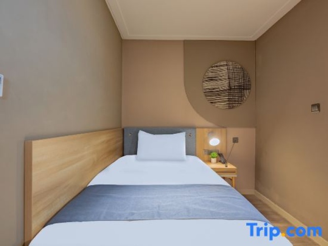 2 Bedrooms Triple Suite
