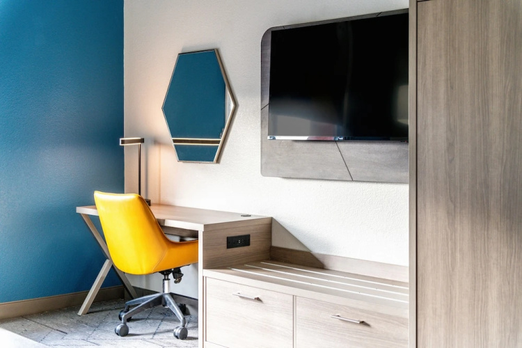 Holiday Inn Express & Suites Phoenix - Mesa West