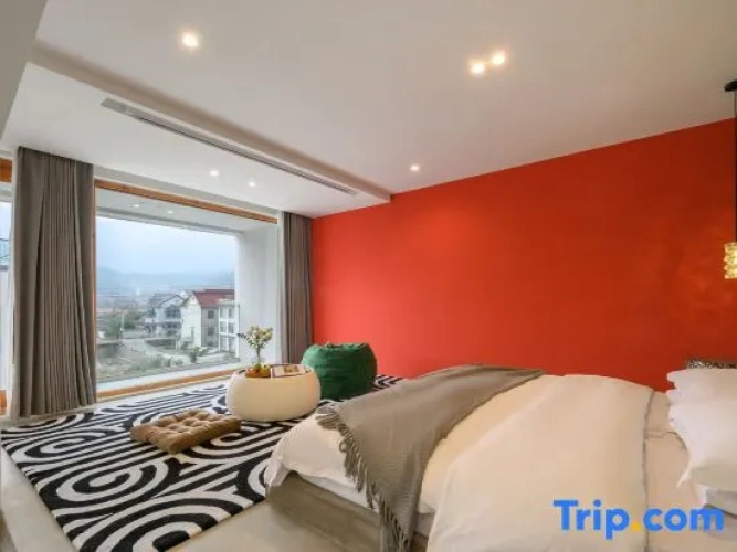 Standard room with mountain view