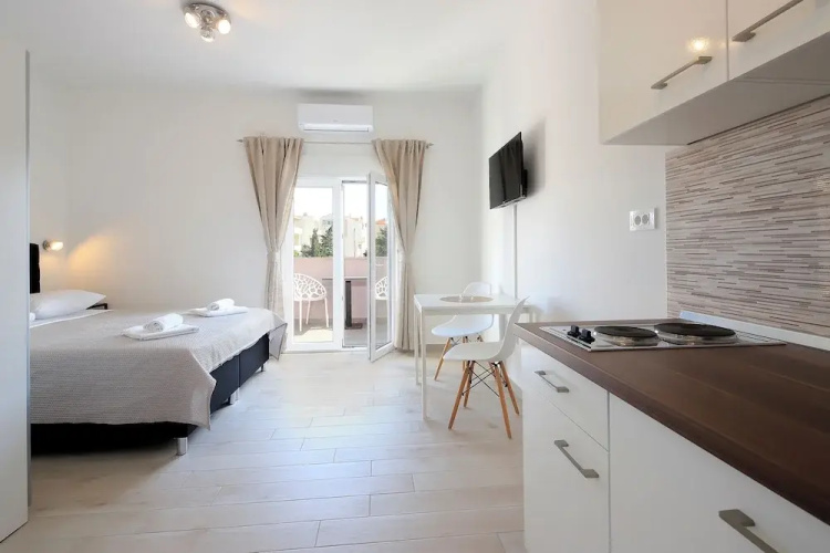 Apartments Lola