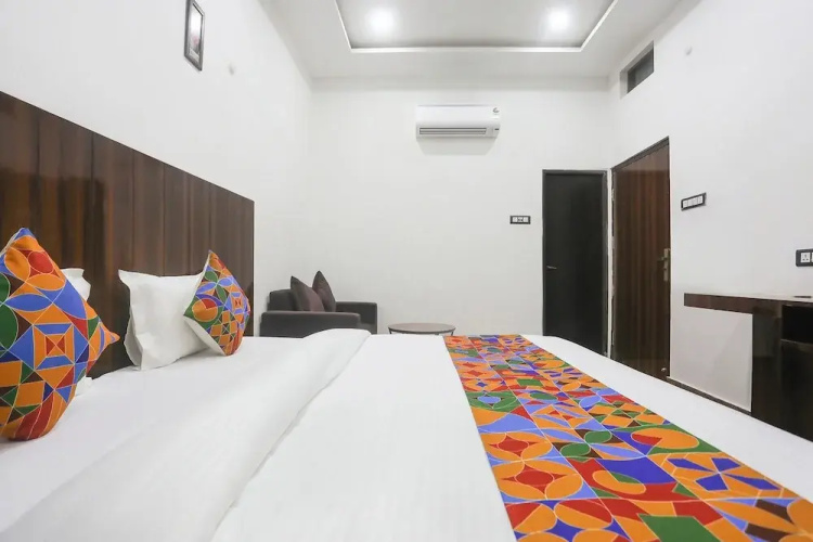 Fabhotel Varanasi Suites