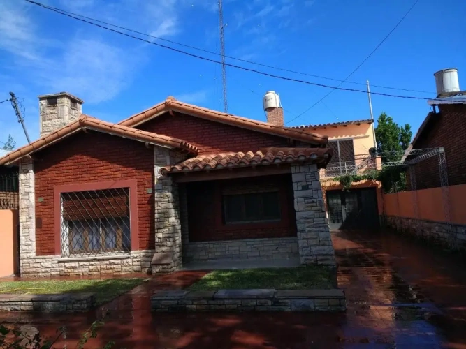 3 Bedrooms Cottage