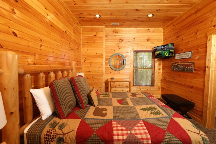 Smoky Bear Manor - Five Bedroom Cabin