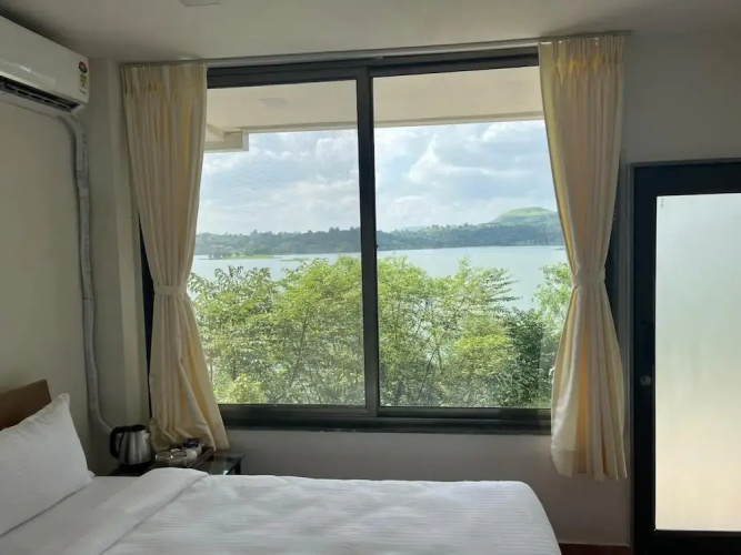 Shvas Island Resort